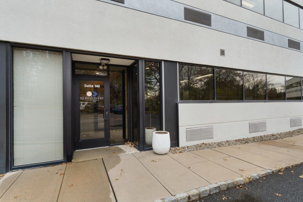 83 Hanover Road, Florham Park - Clinical-65_compressed