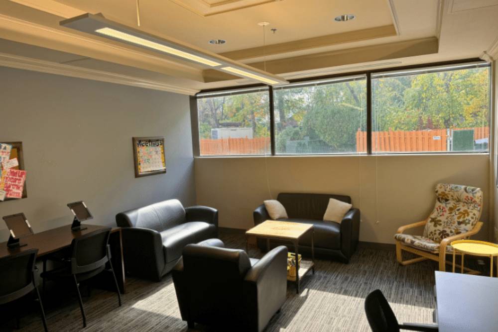 Comfortable therapy lounge designed for Heroin Addiction Treatment in New Jersey programs.